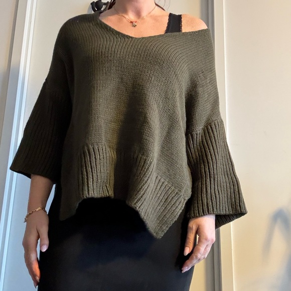 V-neck SFW sweater - Picture 7 of 7